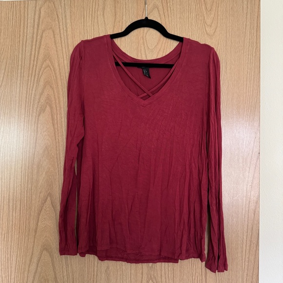 🖤5/$20 Red Criss Cross Long Sleeve Top - Picture 2 of 6